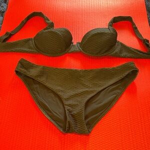 Textured Black Vetchy Bikini Set